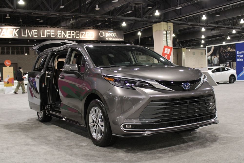 Introducing the 2025 Toyota Sienna: Hybrid Efficiency for Families