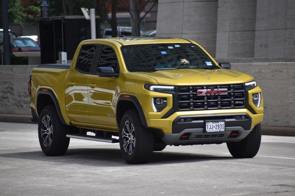 2025 GMC Canyon: Premium Mid-Size Truck with Off-Road Capability