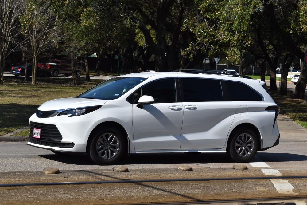 2027 Toyota Sienna: Ultimate Family Mobility with Modern Versatility