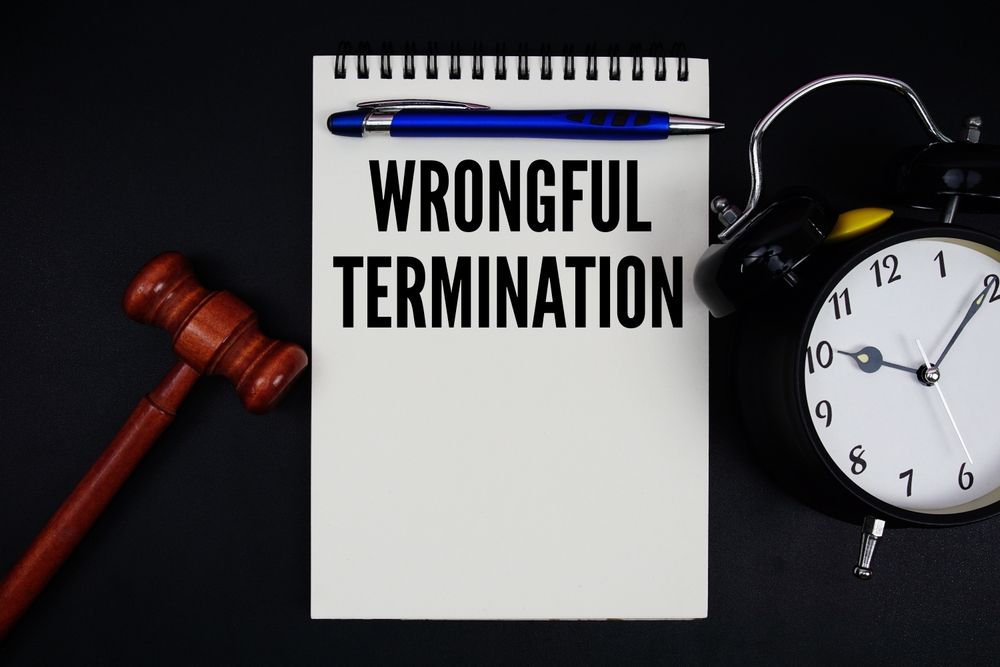 Comprenda sus derechos en las demandas por despido injustificado